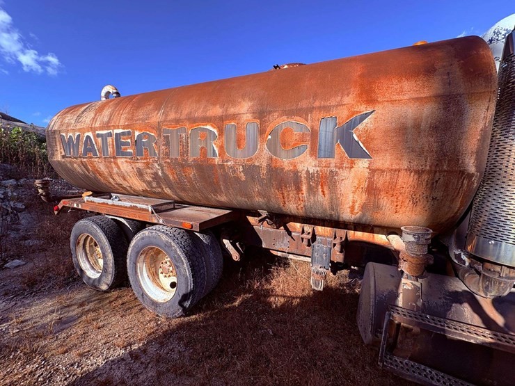 freightliner-t/a-water-truck-image-36