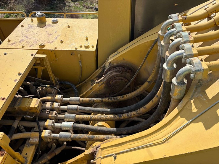 1999-caterpillar-375l-image-48