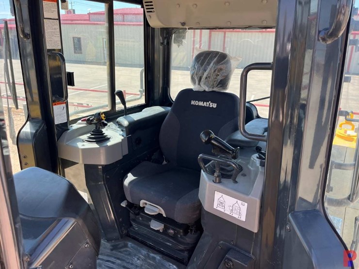 2023-komatsu-d71ex-24-image-9
