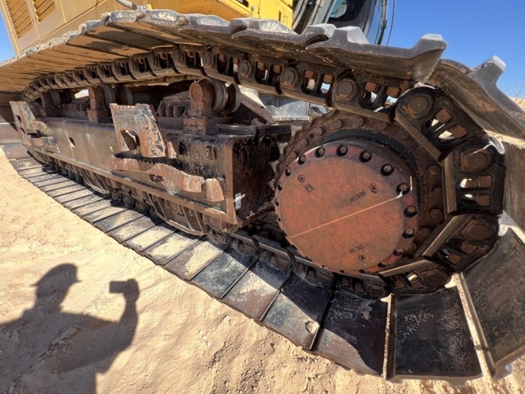 2019-deere-670g-lc-image-40