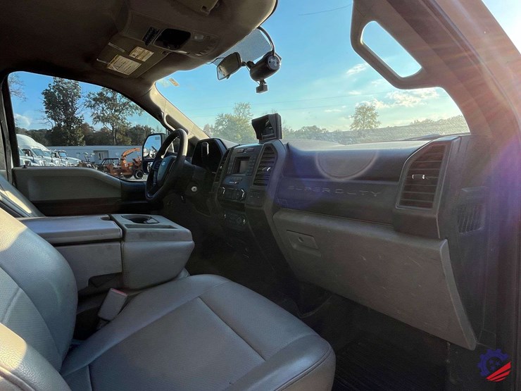 2017-ford-f550-xl-image-64