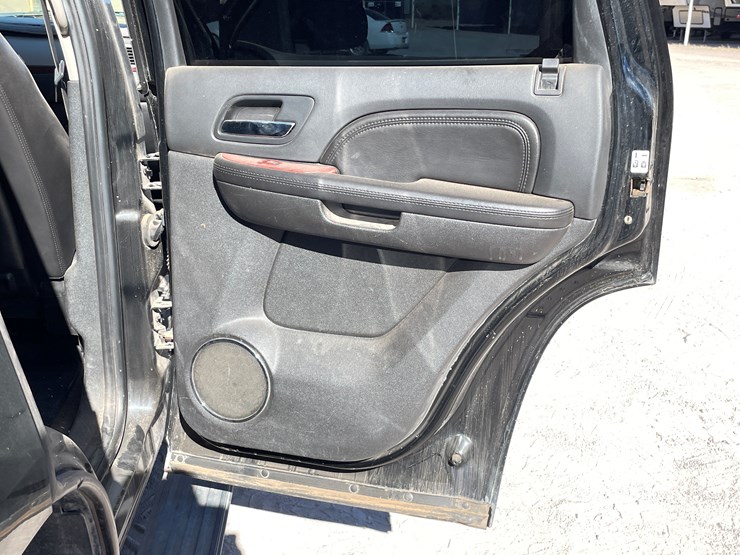 2010-cadillac-escalade-image-84