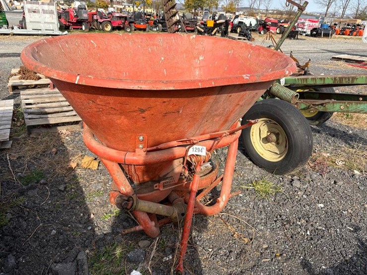 fertilizer-spreader-image-1
