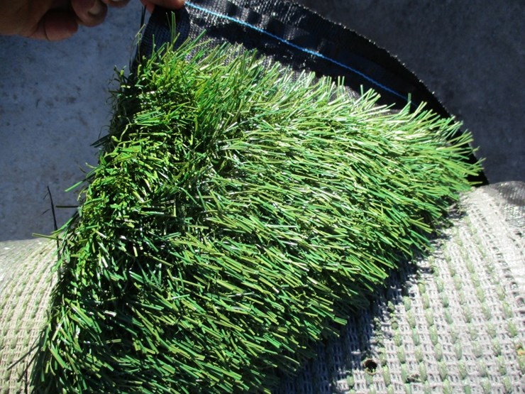 250unused-roll-of-artificial-turf-image-4