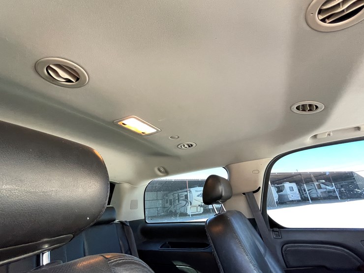 2010-cadillac-escalade-image-92