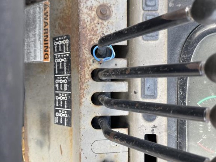 2007-case-570m-xt-image-38