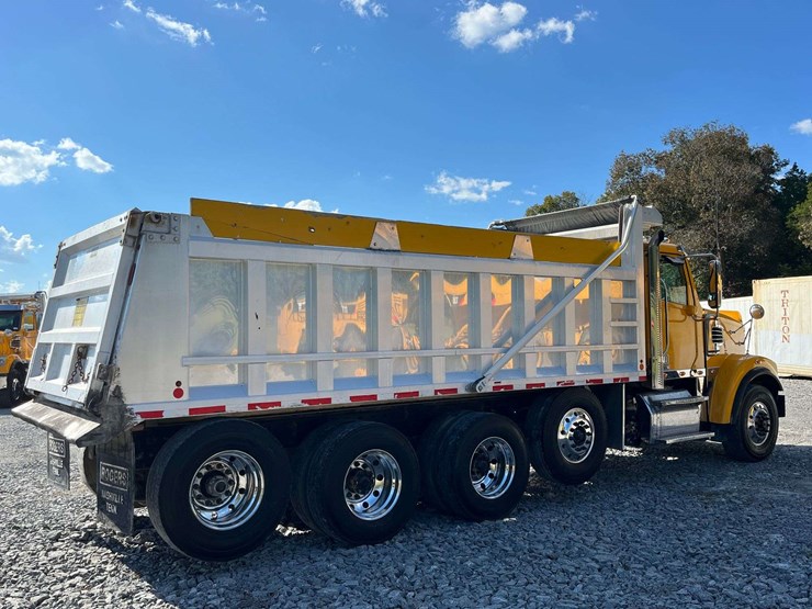 2020-freightliner-122sd-image-4