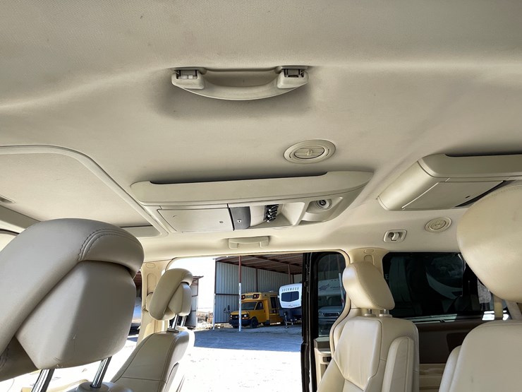 2010-volkswagen-routan-image-99