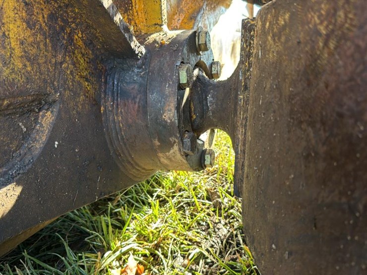 2008-deere-750j-xlt-image-32