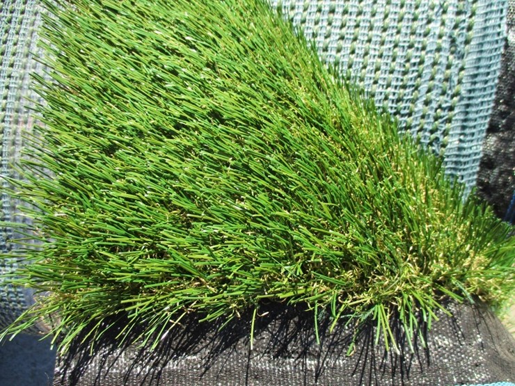 unused-roll-of-artificial-turf-image-4