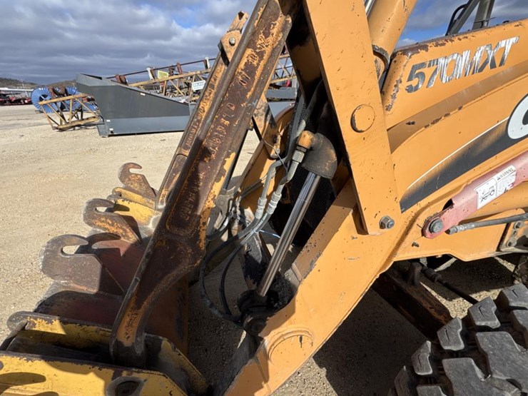 2008-case-570l-xt-image-11