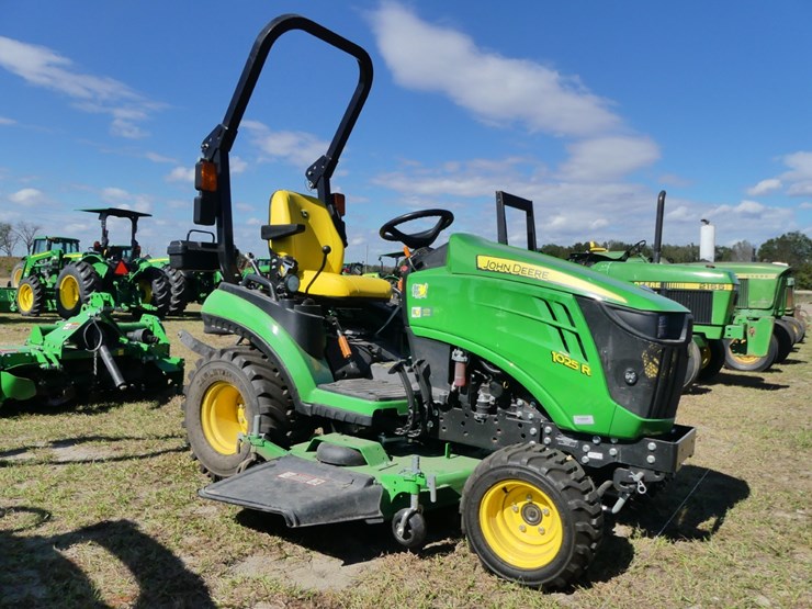 2025-john-deere-1025r-image-1