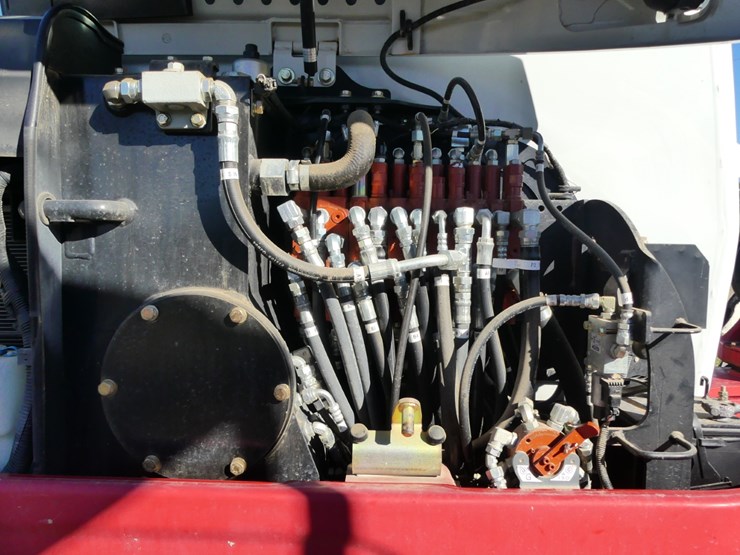 takeuchi-tb235-2-image-7