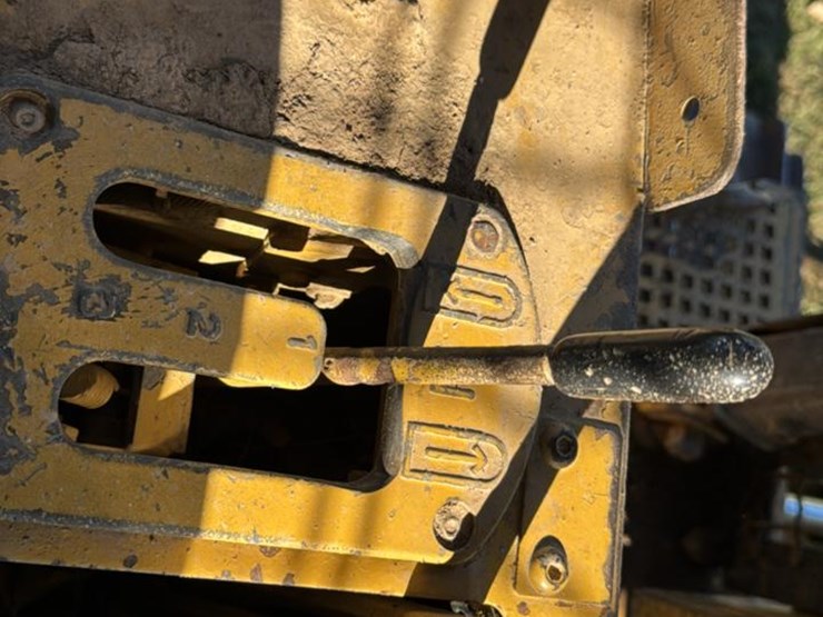 1989-caterpillar-d4h-image-46