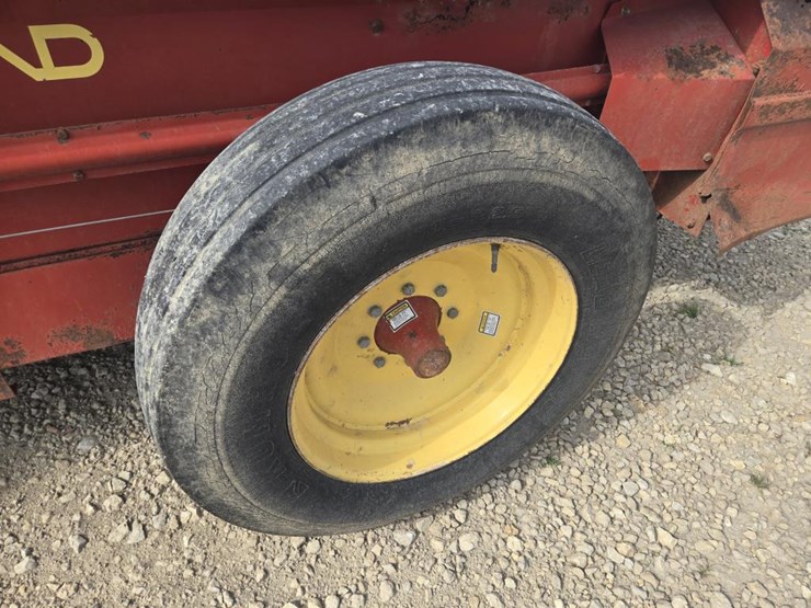 new-holland-155-image-3