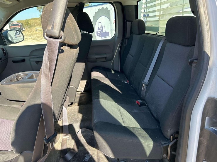 2013-chevrolet-silverado-1500-image-18