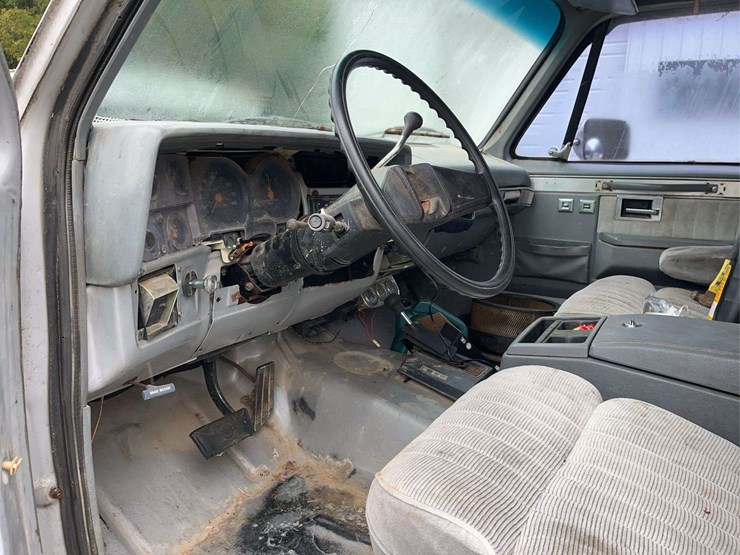 1985-chevrolet-suburban-image-3