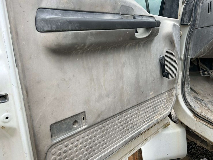 2000-ford-f650-image-52