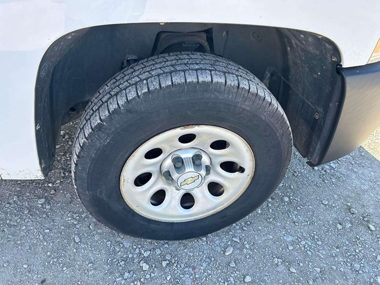 2013-chevrolet-silverado-1500-image-24