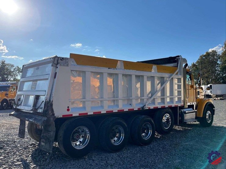 2020-freightliner-122sd-image-4