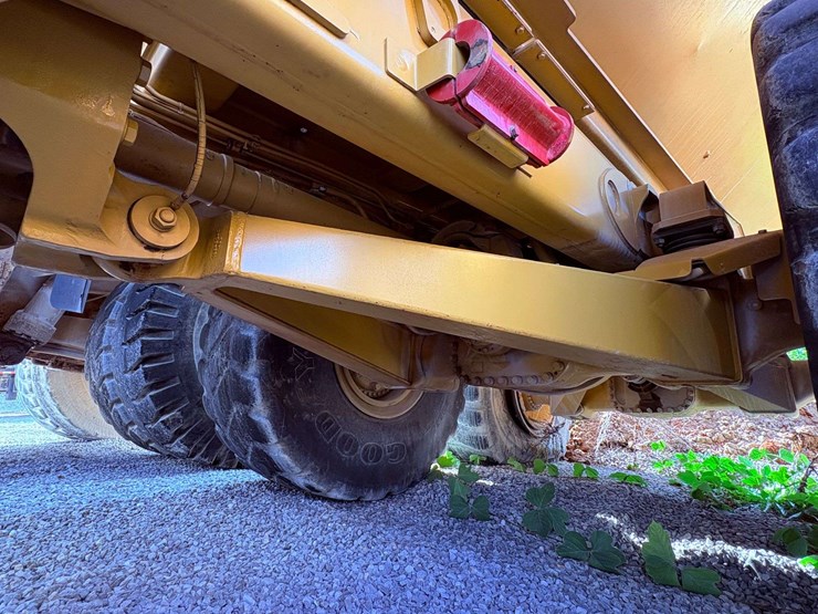 2007-caterpillar-740-image-22