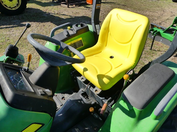 2011-john-deere-3038e-image-12