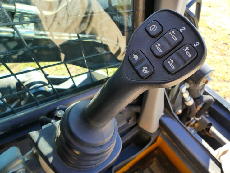 2022-new-holland-c332-image-15