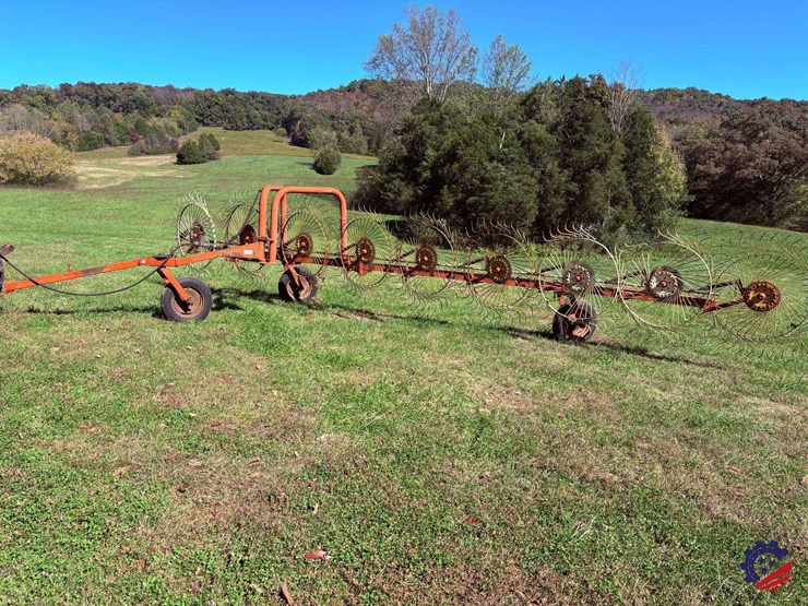 enoagricola-rossi-rt7-9-9-wheel-hay-rake-image-2