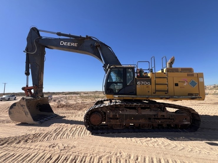 2019-deere-670g-lc-image-2