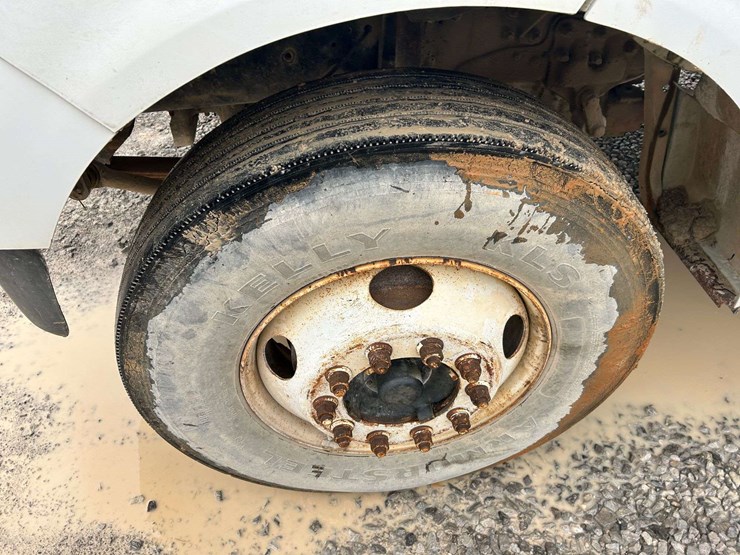 2000-ford-f650-image-10