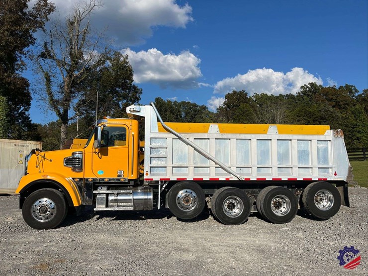 2020-freightliner-122sd-image-2