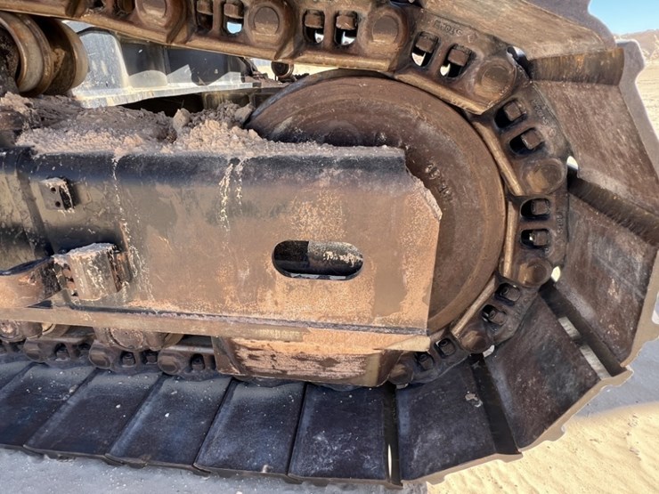 2019-deere-670g-lc-image-35