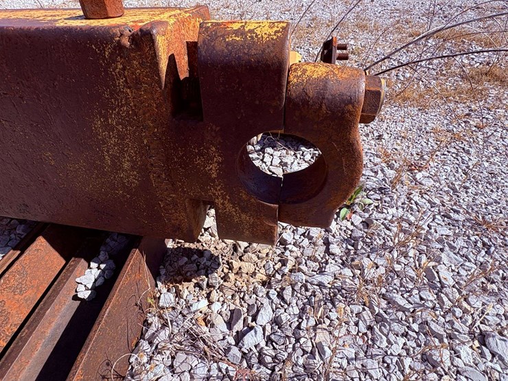 cat-semi-u-push-blade-image-35