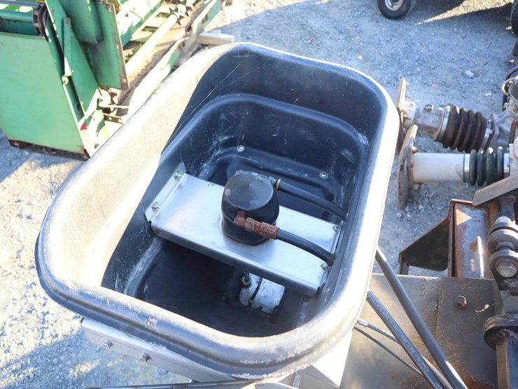 z-spray-stand-on-aerator-image-12