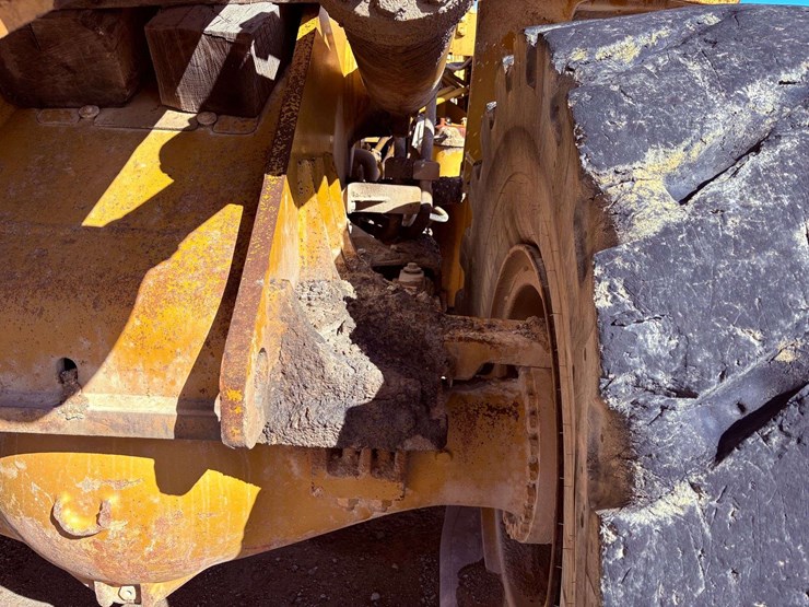 2001-caterpillar-988g-image-9