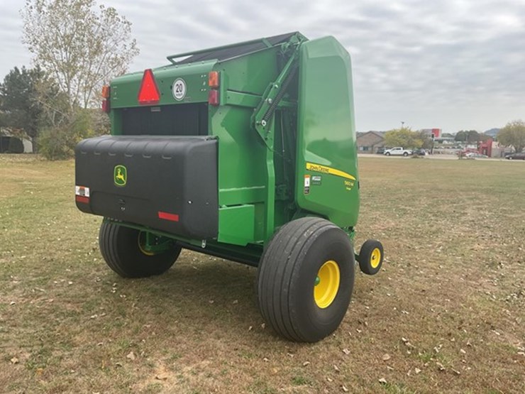 2023-john-deere-560m-image-5