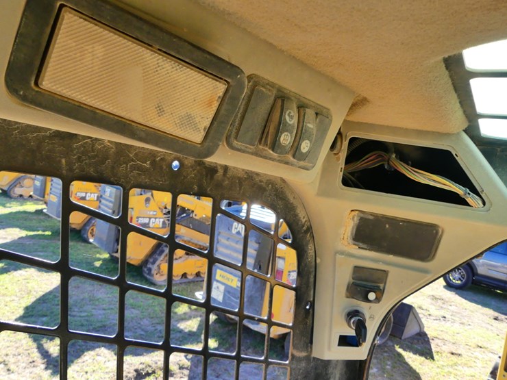 2017-caterpillar-259d-image-15