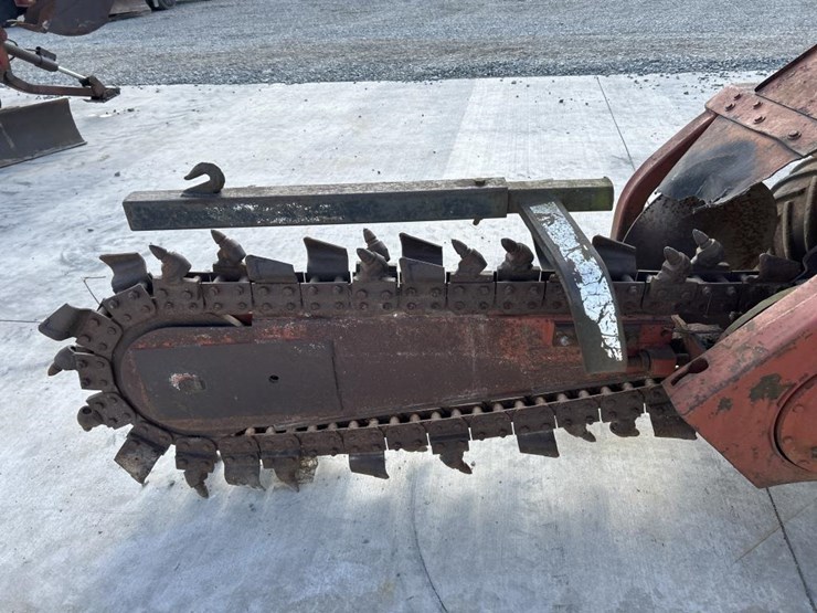 ditch-witch-2300-image-19