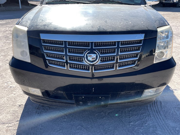 2010-cadillac-escalade-image-20