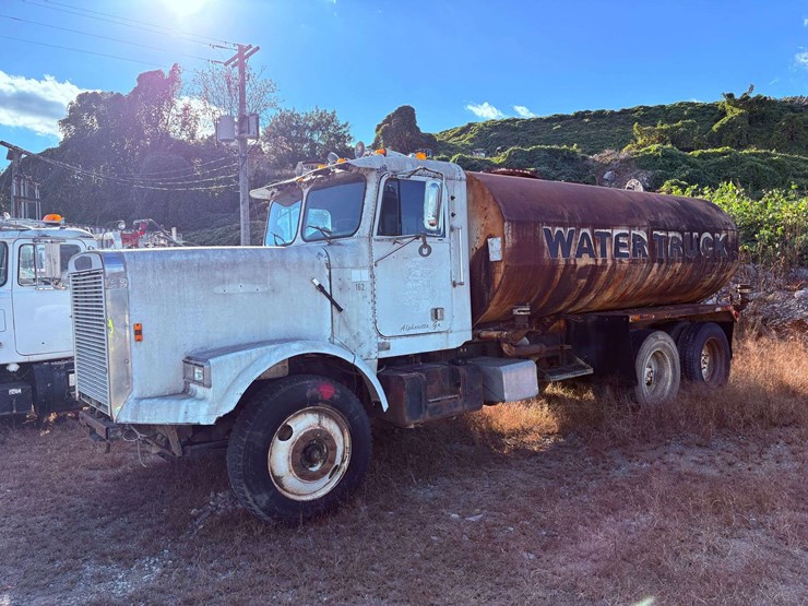 freightliner-t/a-water-truck-image-1