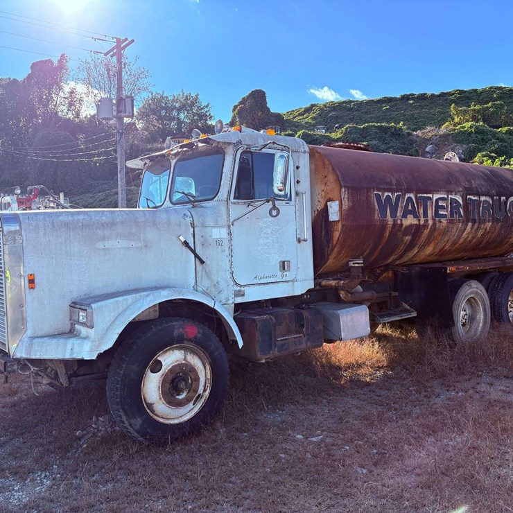 FREIGHTLINER T/A Water Truck