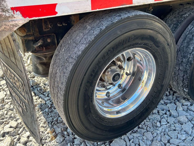 2020-freightliner-122sd-image-12