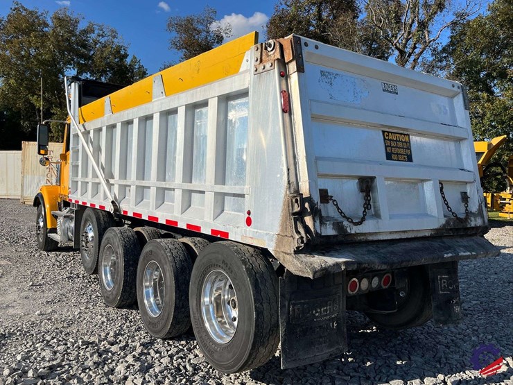 2020-freightliner-122sd-image-34