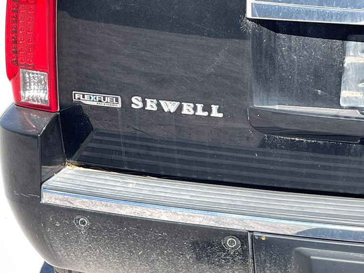 2010-cadillac-escalade-image-32