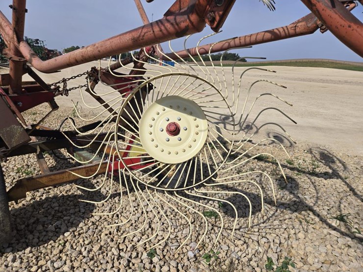 #5835-•-pull-type-10-wheel-v-rake-image-7