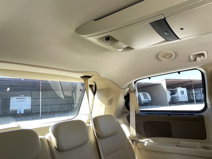 2010-volkswagen-routan-image-87