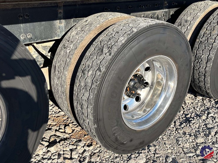 2020-freightliner-122sd-image-9