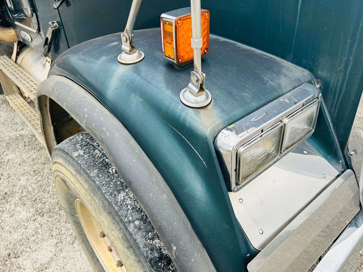 1999-freightliner-tri-axle-dump-truck-image-51