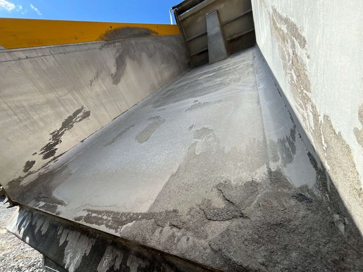 2020-freightliner-122sd-image-89