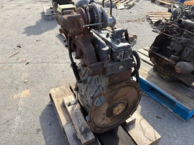 new-holland-l175-image-4